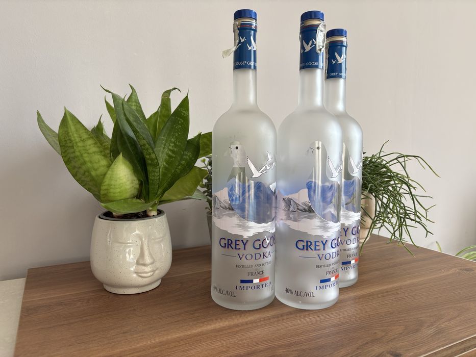 Grey Goose празни бутилки