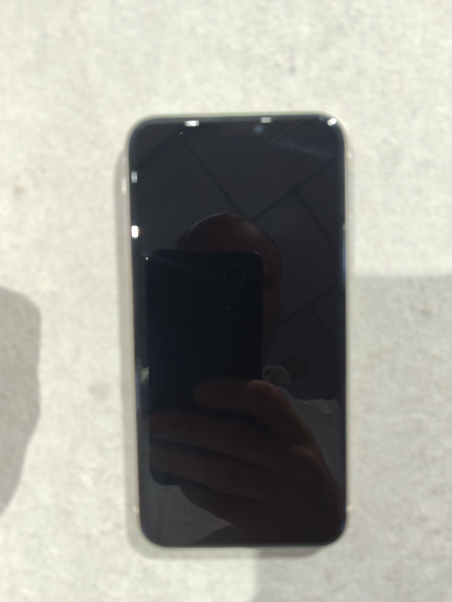 продам iPhone 11 двух симочный