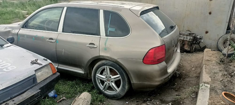 Порш на запчасти,есть все