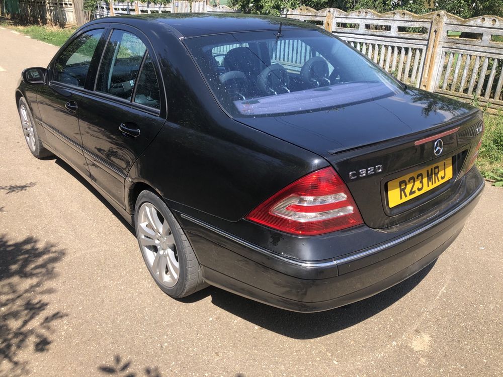 Dezmembrez Mercedes Clasa C W203 320cdi