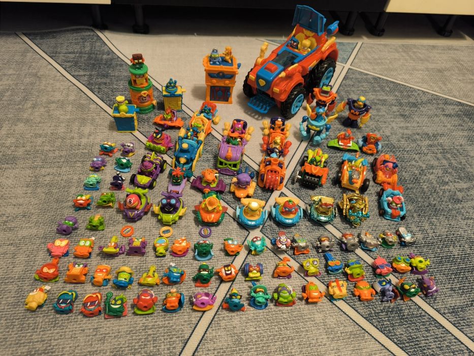 Colecție Super Zings ( roboti, mașină, tren , peste 90 figurine)  etc