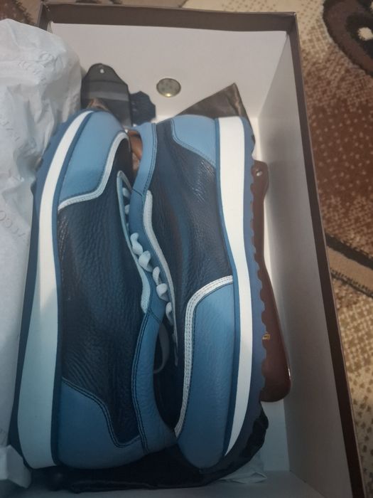 Yangi oyoq kiyim razmeri kichkinaligi uchun sotyapman sifati juda a'lo