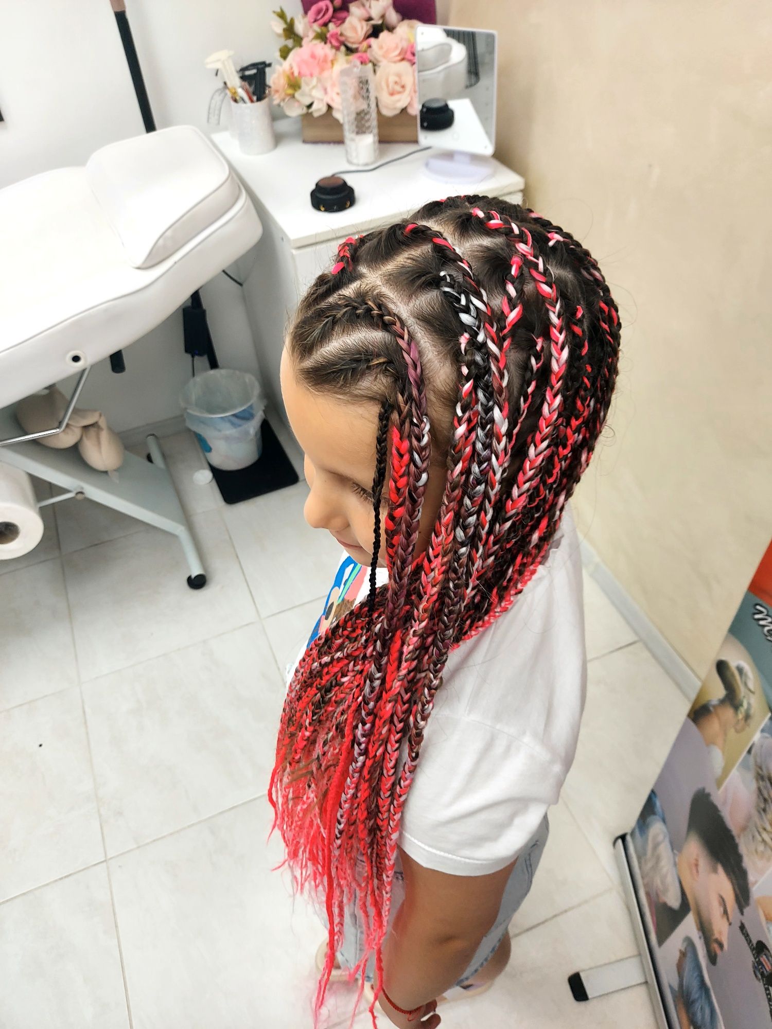 Codițe afro box braids și împletituri cu extensii colorate