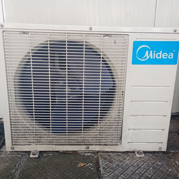 Продавам климатик Midea12000btu