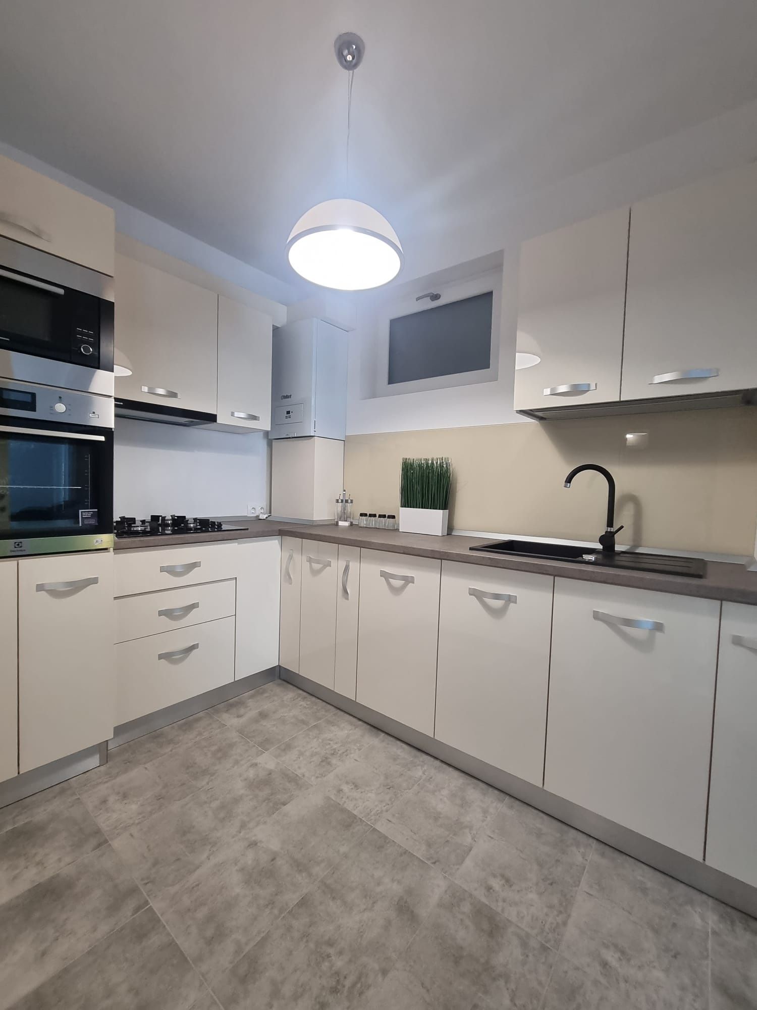 Inchiriez apartament 2 camere, et 2, zona Albert, Ploiesti