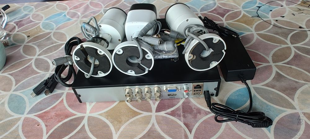 Dvr + 3 Camere 2mp Hikvision