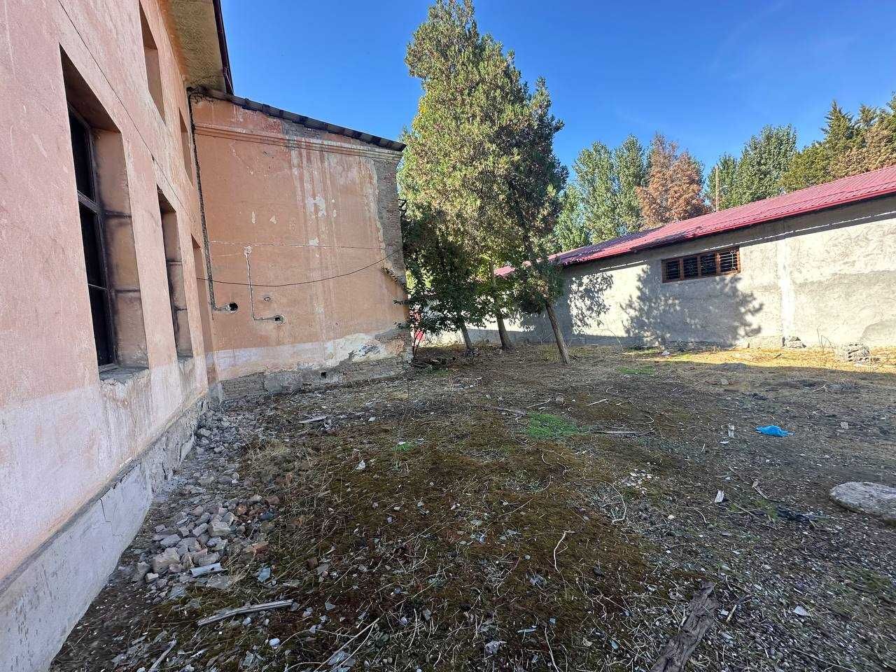 Yangiyol tumani Markaz MFY Markaz kochasi 35a-uy noturar bino sotiladi