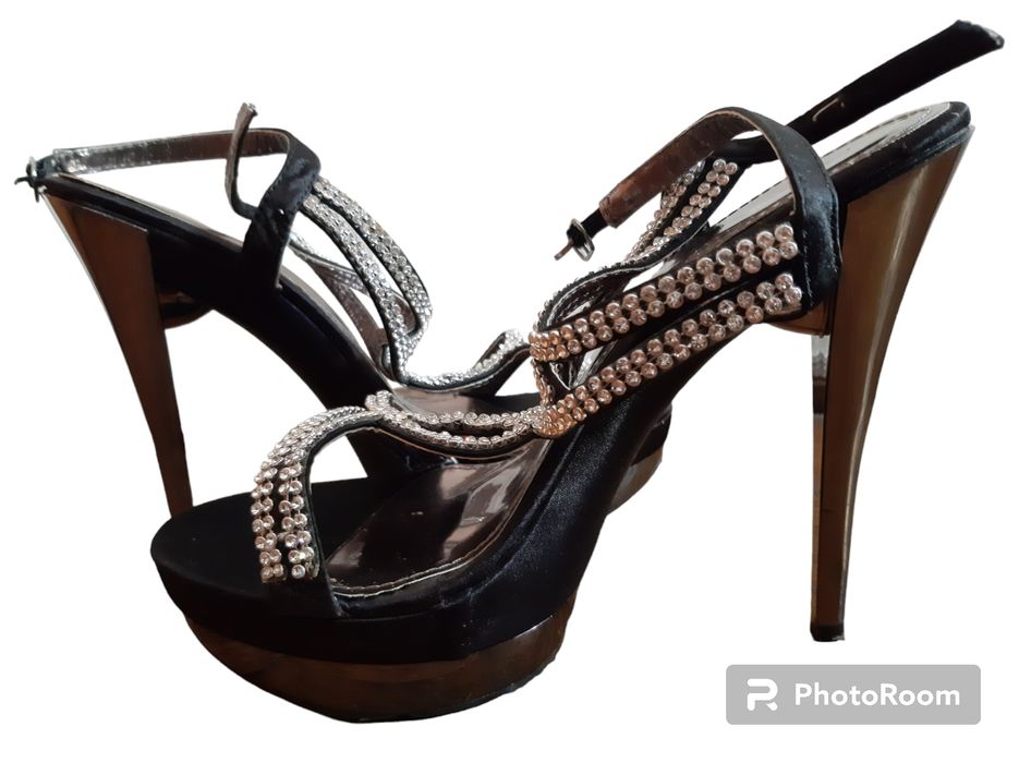 Sandale cu toc înalt