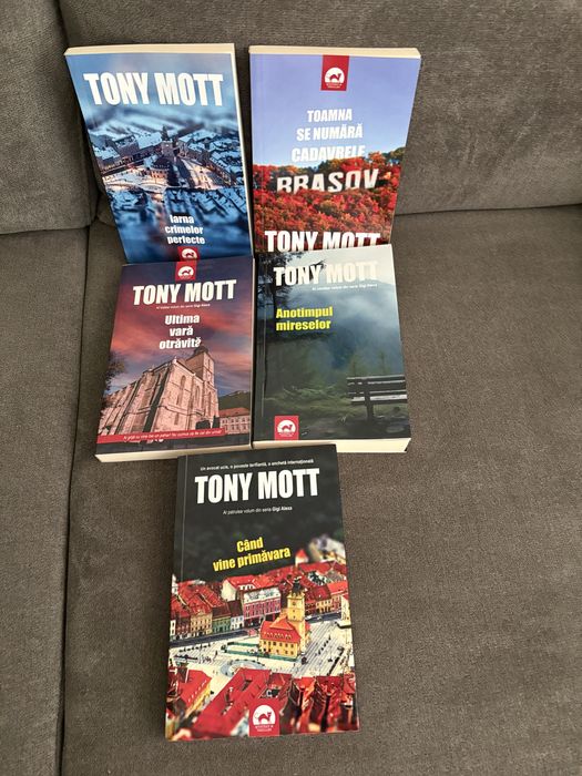 Set thrillere Tony Mott