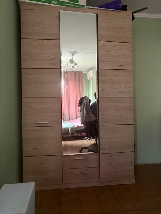 Шкаф в спальню , срочно!