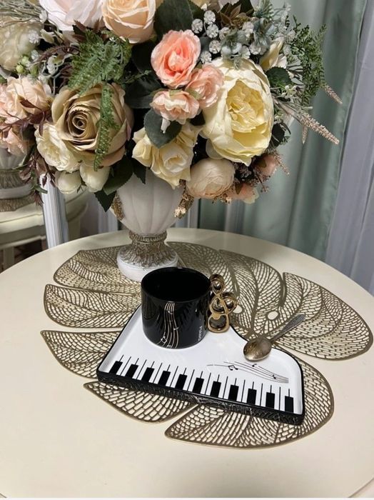 Дизайнерский набор кружки, блюдца и ложки в музыкальном