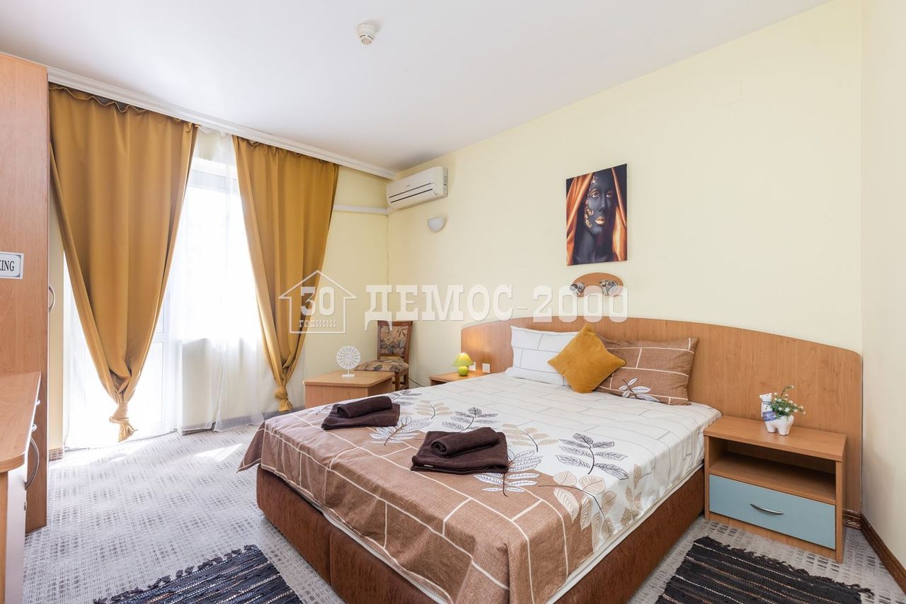 Дава се под наем Хотел в Варна, м-т Траката - 680 кв.м за 2000 € - Снимка #10