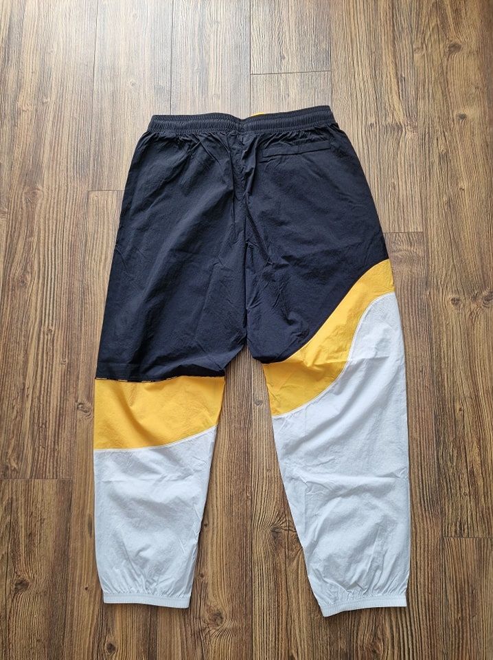 Страхотно мъжко долнище UNDER ARMOUR ,размер S/ M  нов с етикет