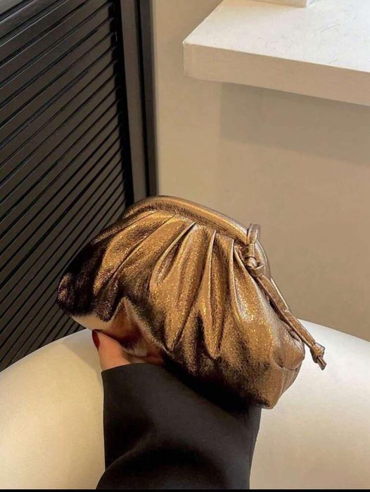 Bottega златиста чантичка