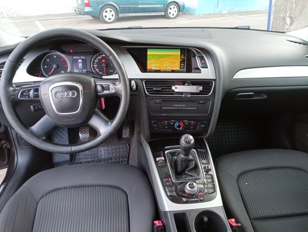 Audi.     A4  b8