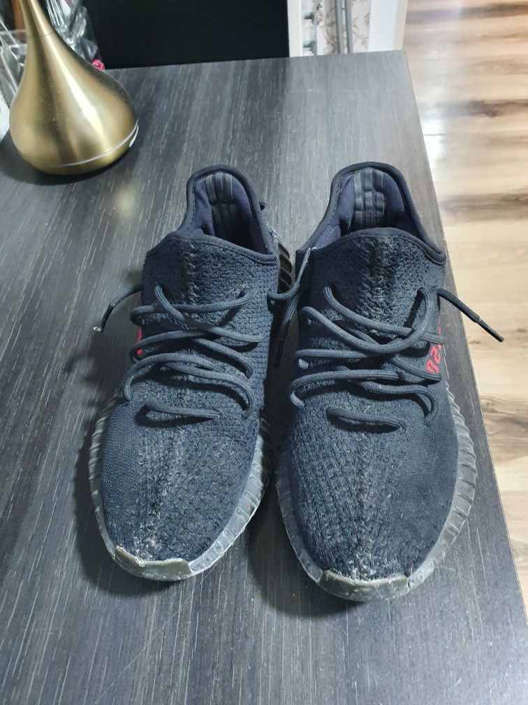 Yeezy 350 v2  Bred