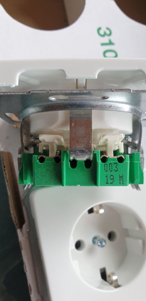 Priza electrică ST 220V , 16 A ,contact tip clema