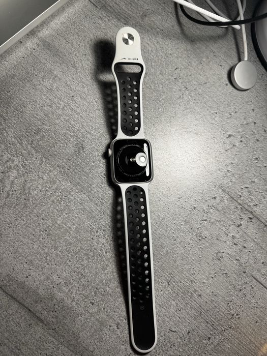 Apple Watch SE 44mm 2020 Silver Nike Edition