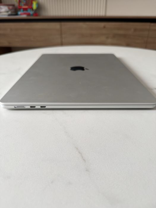 MacBook Air 15" M2 256 GB - Ca nou, 2024, folosit foarte puțin