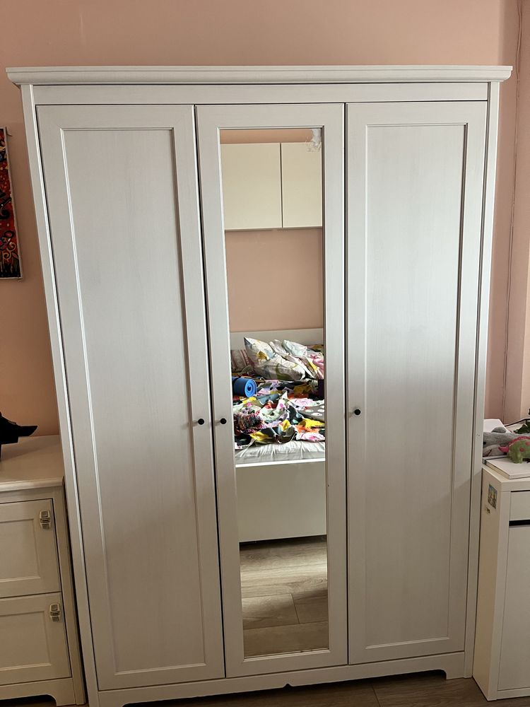 Dulap haine si comode Ikea