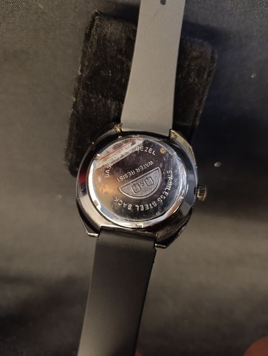 Много рядък часовник Q&Q