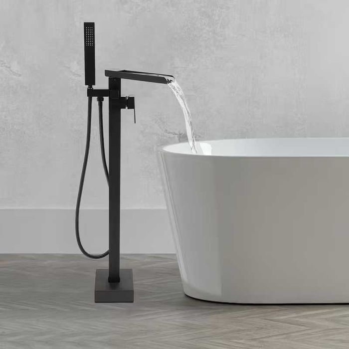 Стоящ смесител за вана BLACK