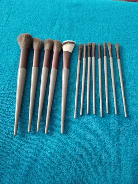 Vând Set 13 Pensule pentru Machiaj Noi