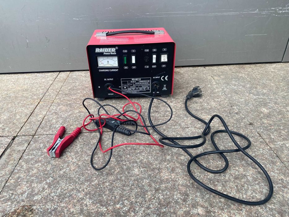 Зарядно за акумулатор 12/24V 10A RD-BC12