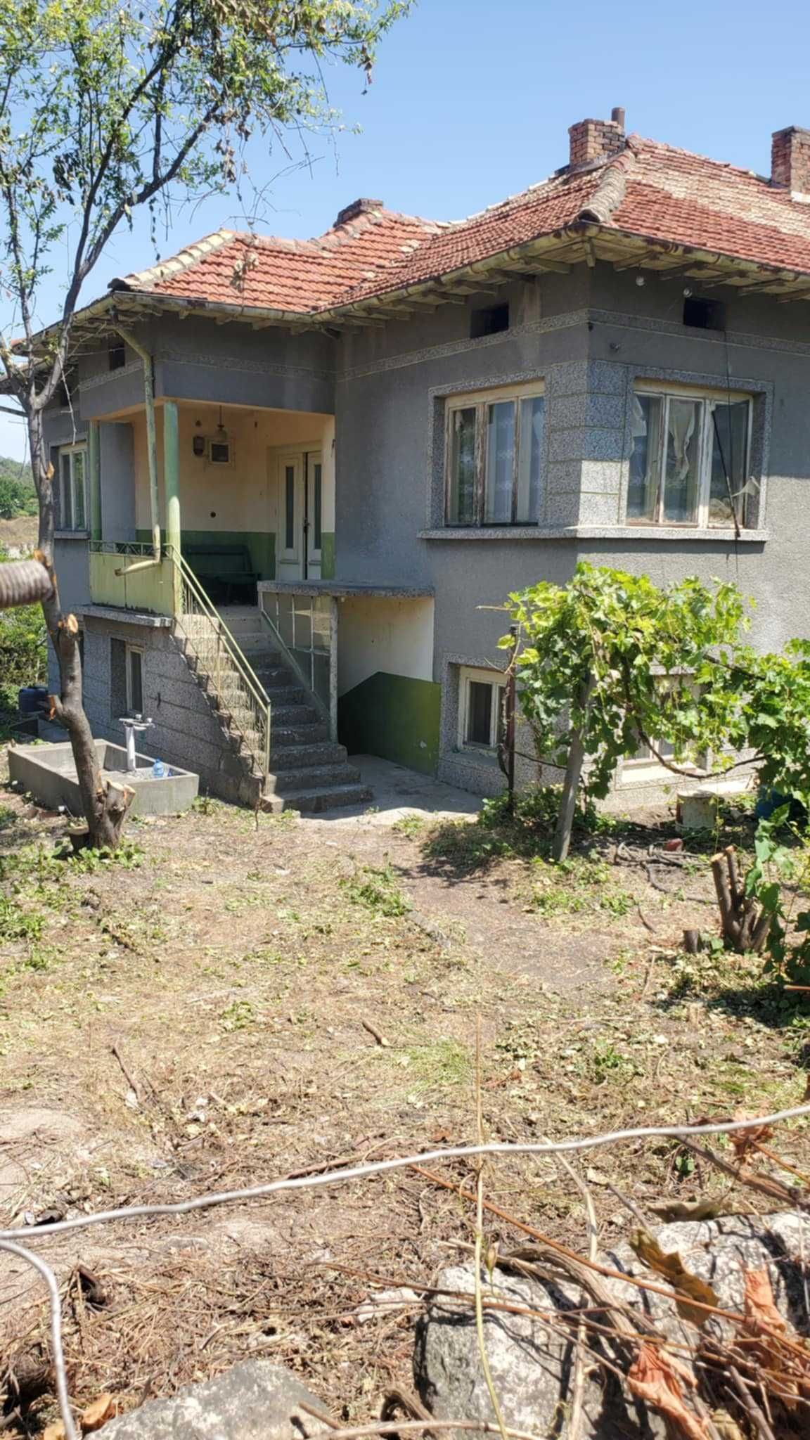 Двуетажна къща в добро състояние