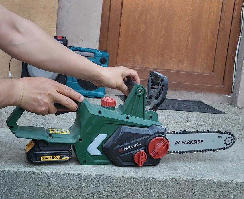 Adaptor universal pentru baterii Parkside cu 2 pini si cablu