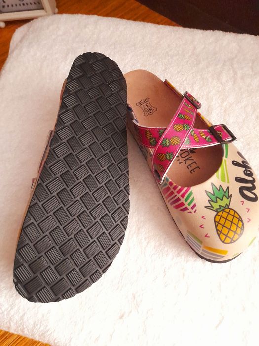 Чисто нови медицински чехли естествена кожа, нова медицинска туника