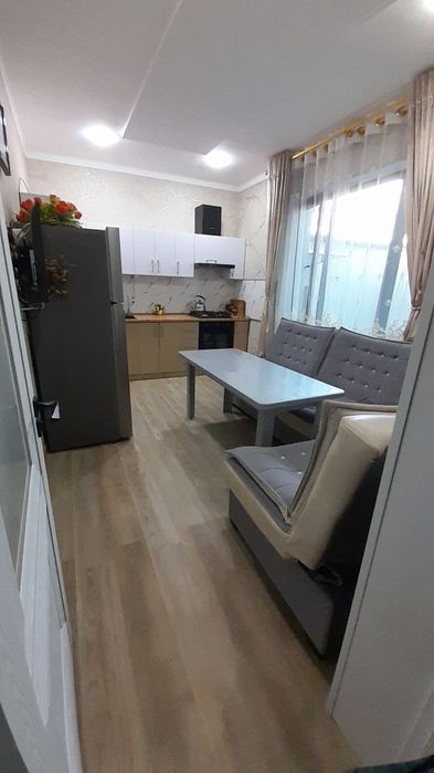 Срочно  2  этажли евро коттеж сотилади!