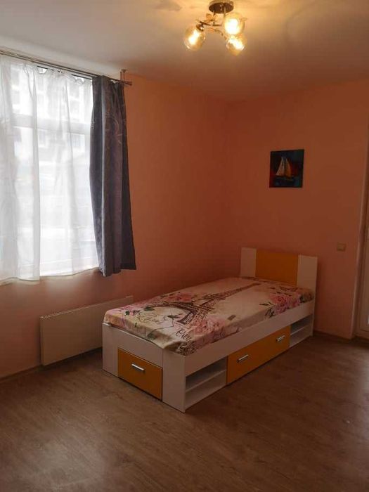 Дава се под наем Тристаен апартамент в Бургас, Меден рудник - зона Б - 112 кв.м за 275 € - Снимка #1