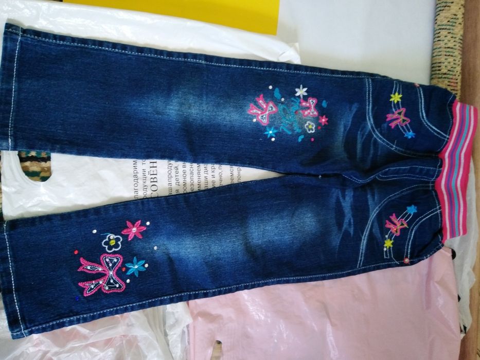 Продам новые детские джинсы