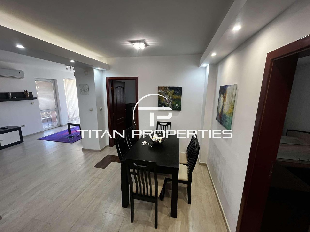 Дава се под наем Тристаен апартамент в Пловдив, Център - 90 кв.м за 425 € - Снимка #1