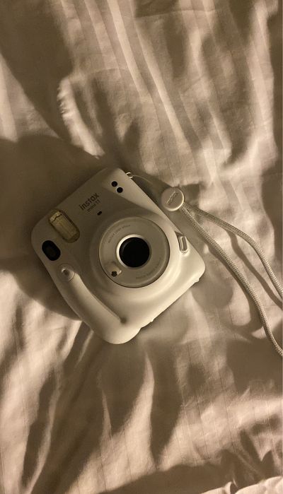 Продам instax mini 11