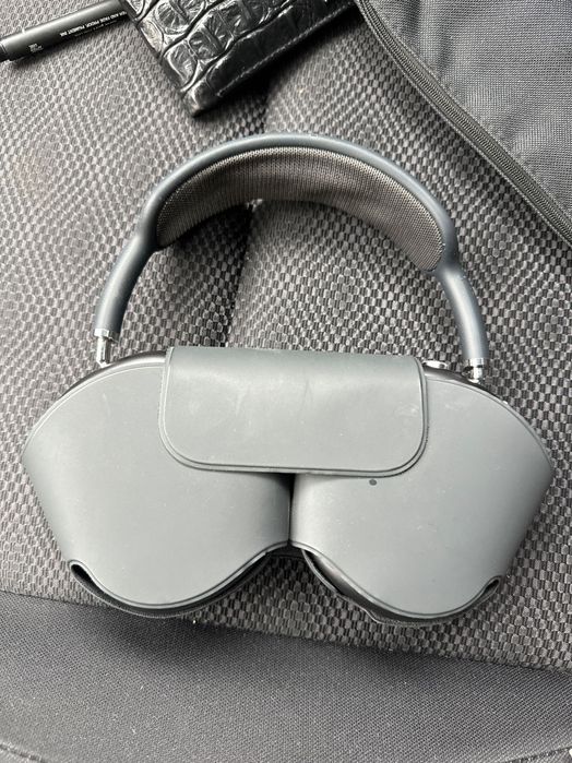 Airpods max серого цвета