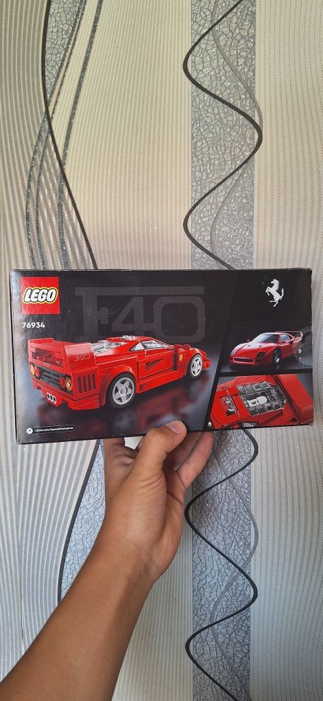 Продам оригинальный Lego Ferrari f40 от коллекции Speed Champions