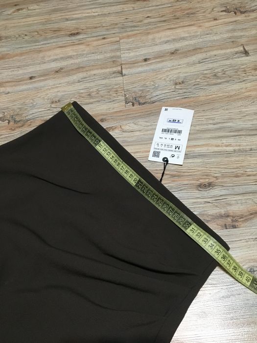 Fusta Zara despicata pe picior M