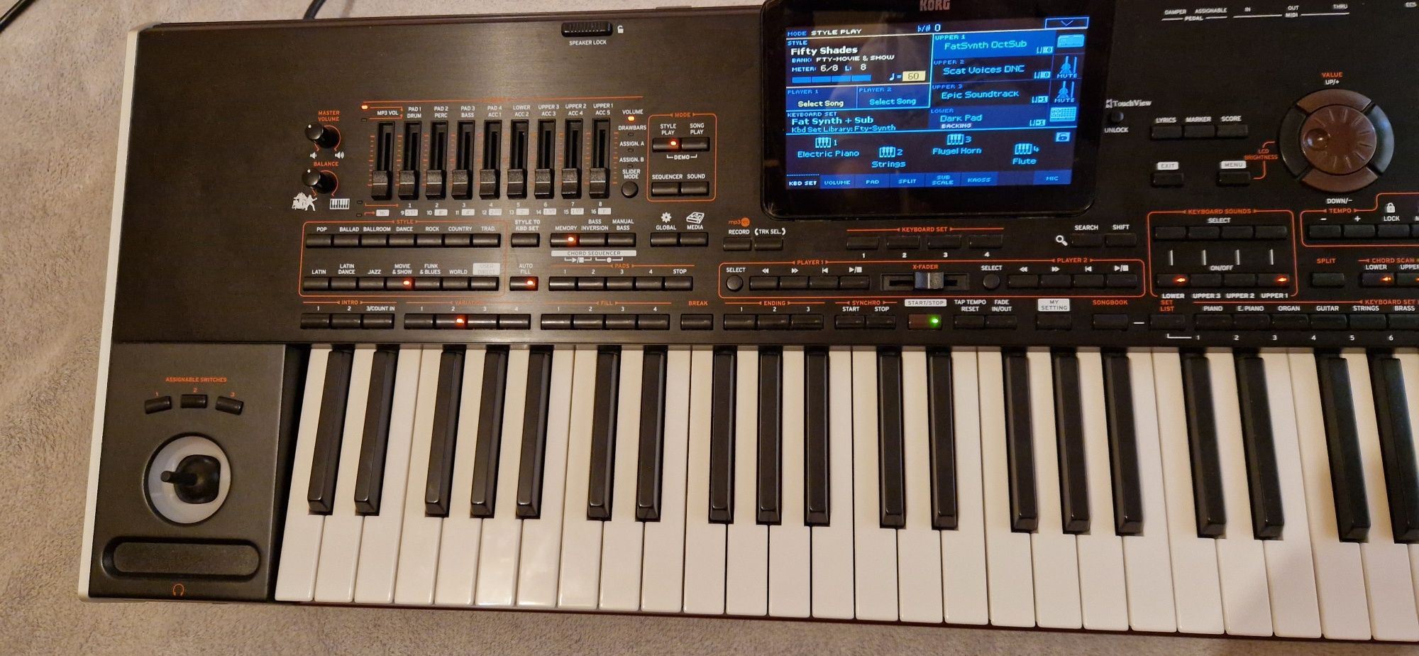 Vând KORG PA4X 61 de clape!