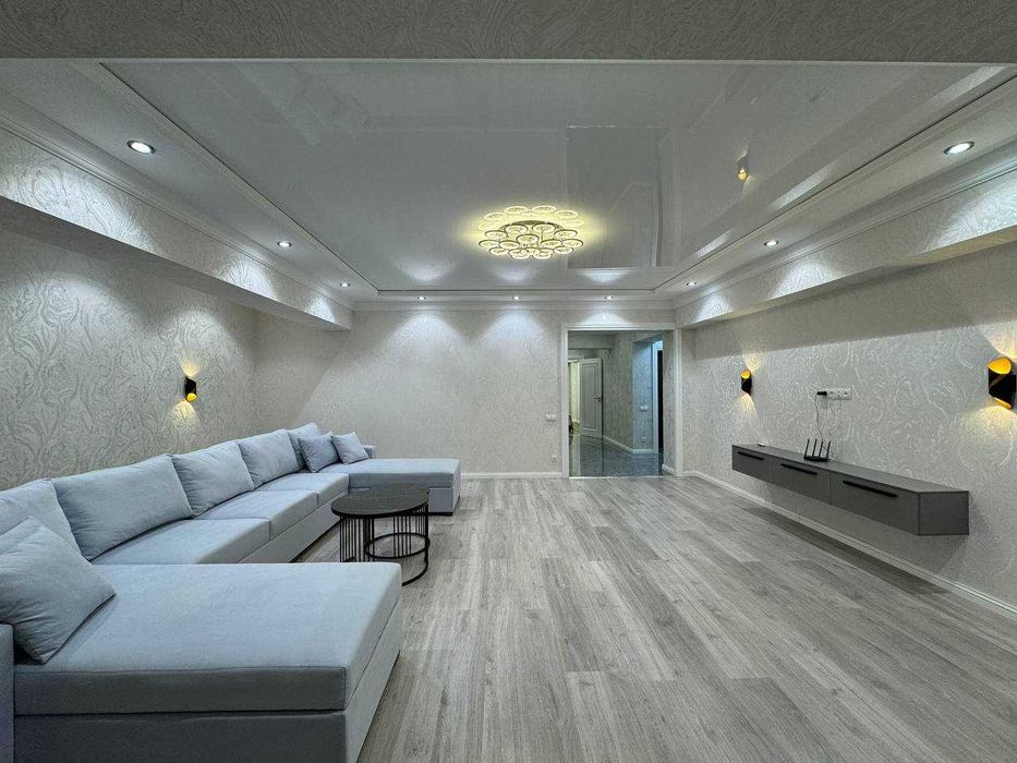 3 комн квартира в центре. Метро Космонавтов (ИТ)