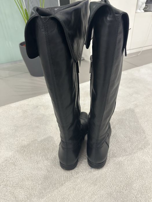 Ботуши от естествена кожа на Fratelli Rossetti.