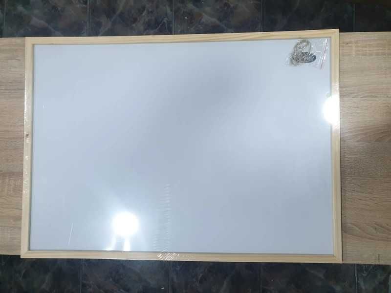 Tablă Magnetică Scheepjes 50x70 cm – Cu Ramă de Lemn Alb/Maro