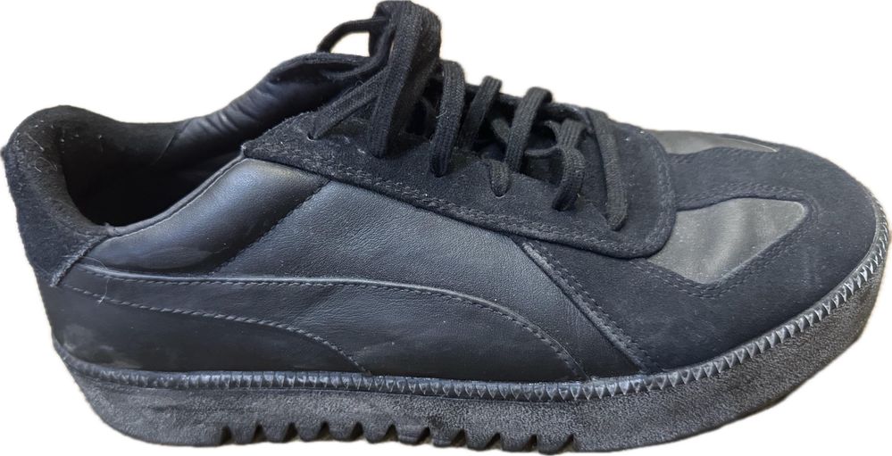 Nike , Adidas , Puma …