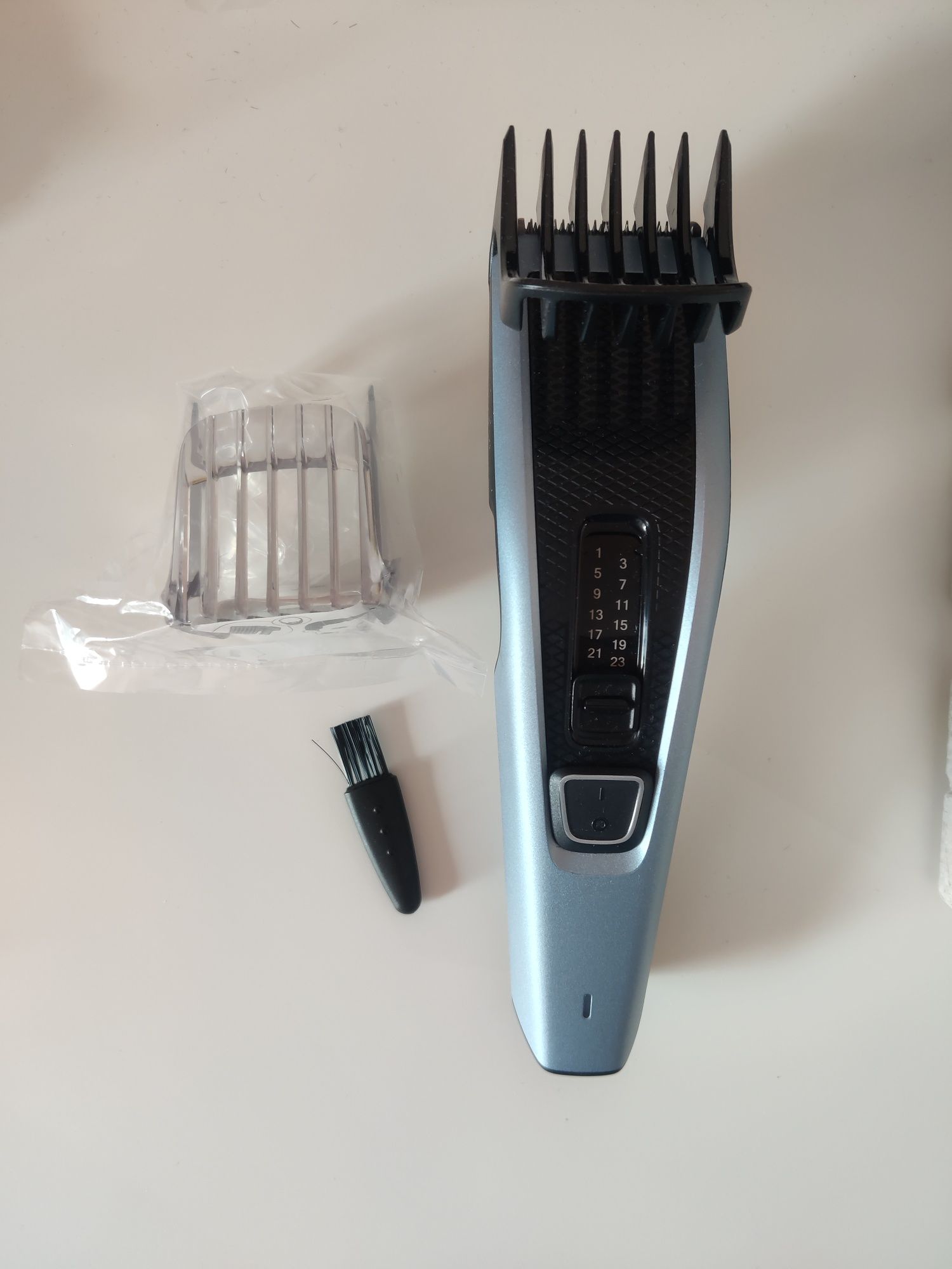 Машинка за подстригване на коса и брада Philips Serie 3000 модел HC353