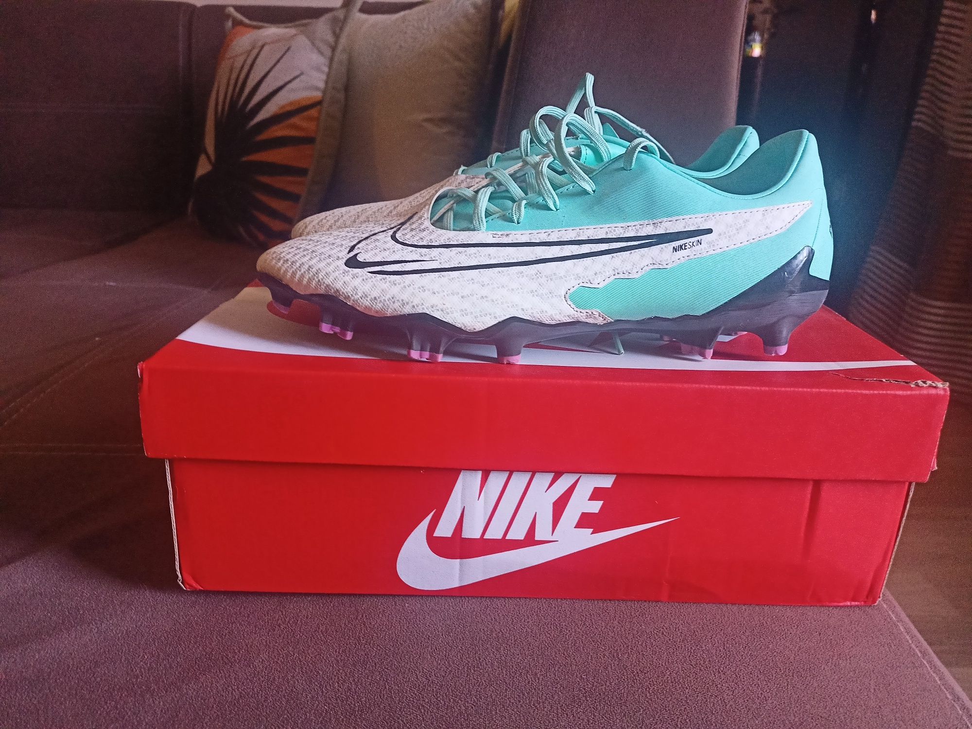 Футболни бутонки Nike Phantom GX