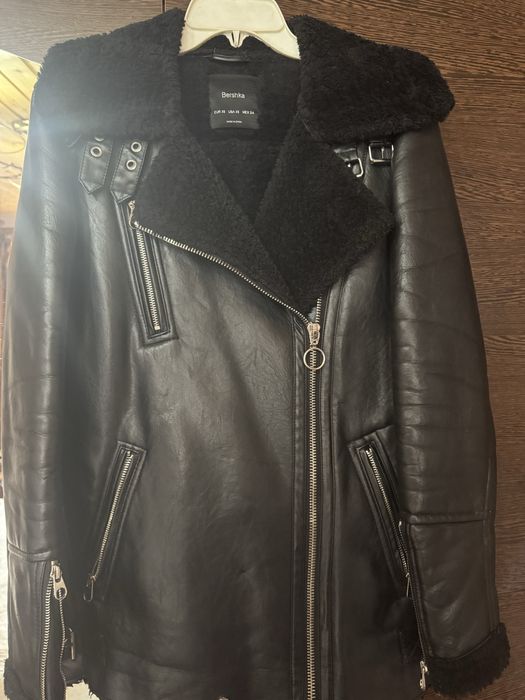 Geaca Bershka XS imitatie de piele, impecabila