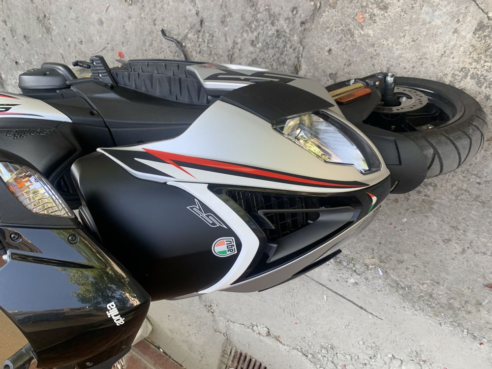 Скутер Aprilia SR 50