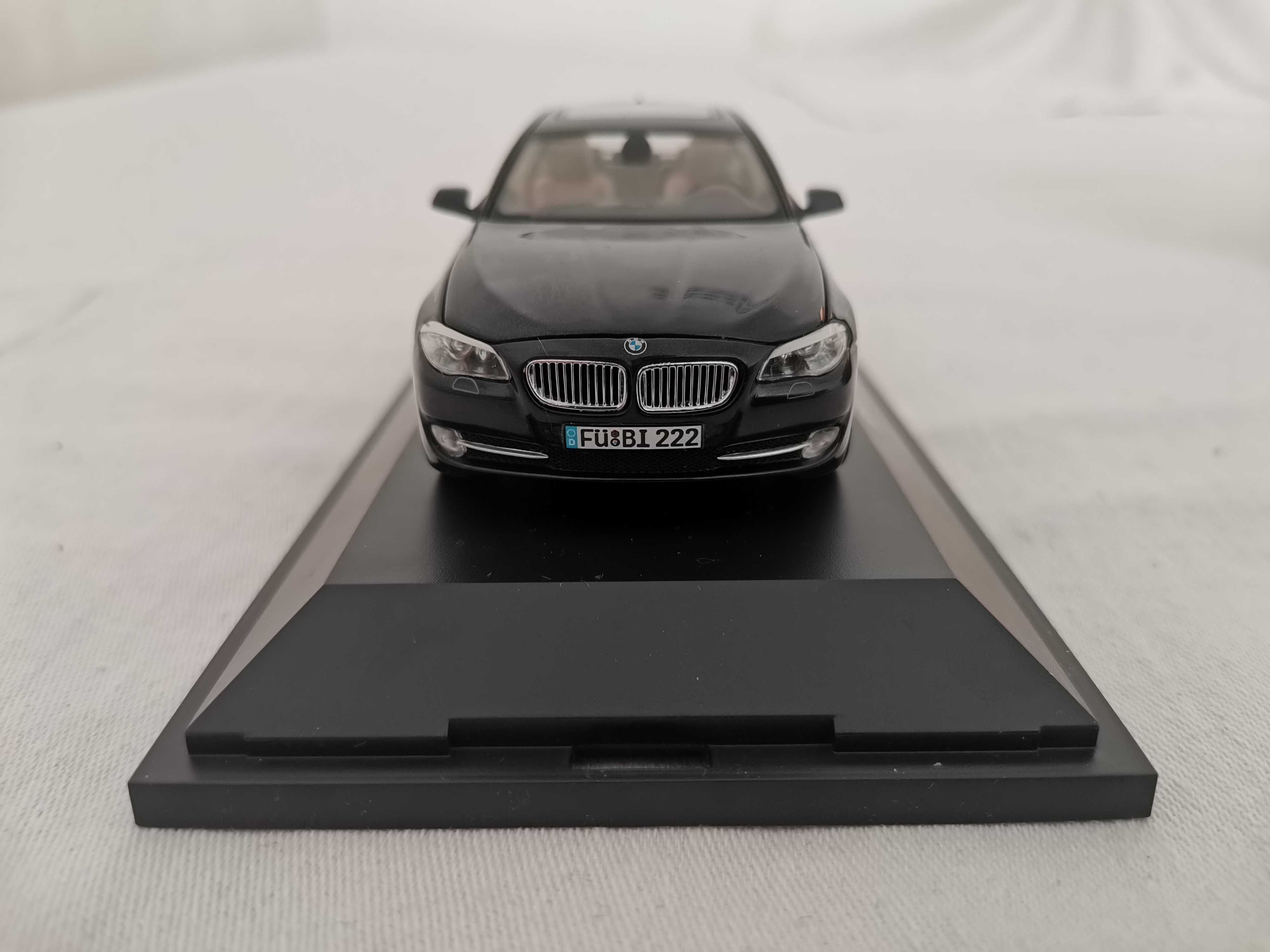 Продавам diecast колекционерски модели на леки автомобили в мащаб 1:43