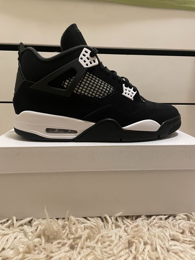 Jordan 4 white thunder